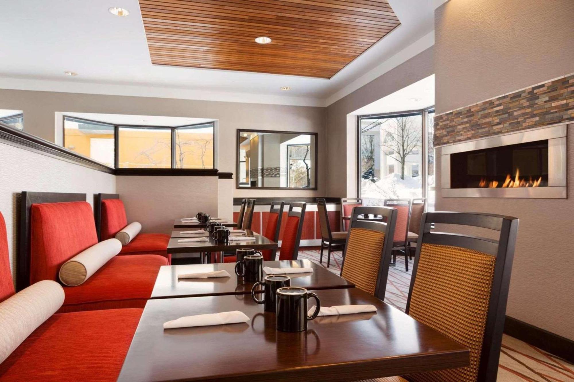 Radisson Akron-Fairlawn Copley Montrose Екстериор снимка
