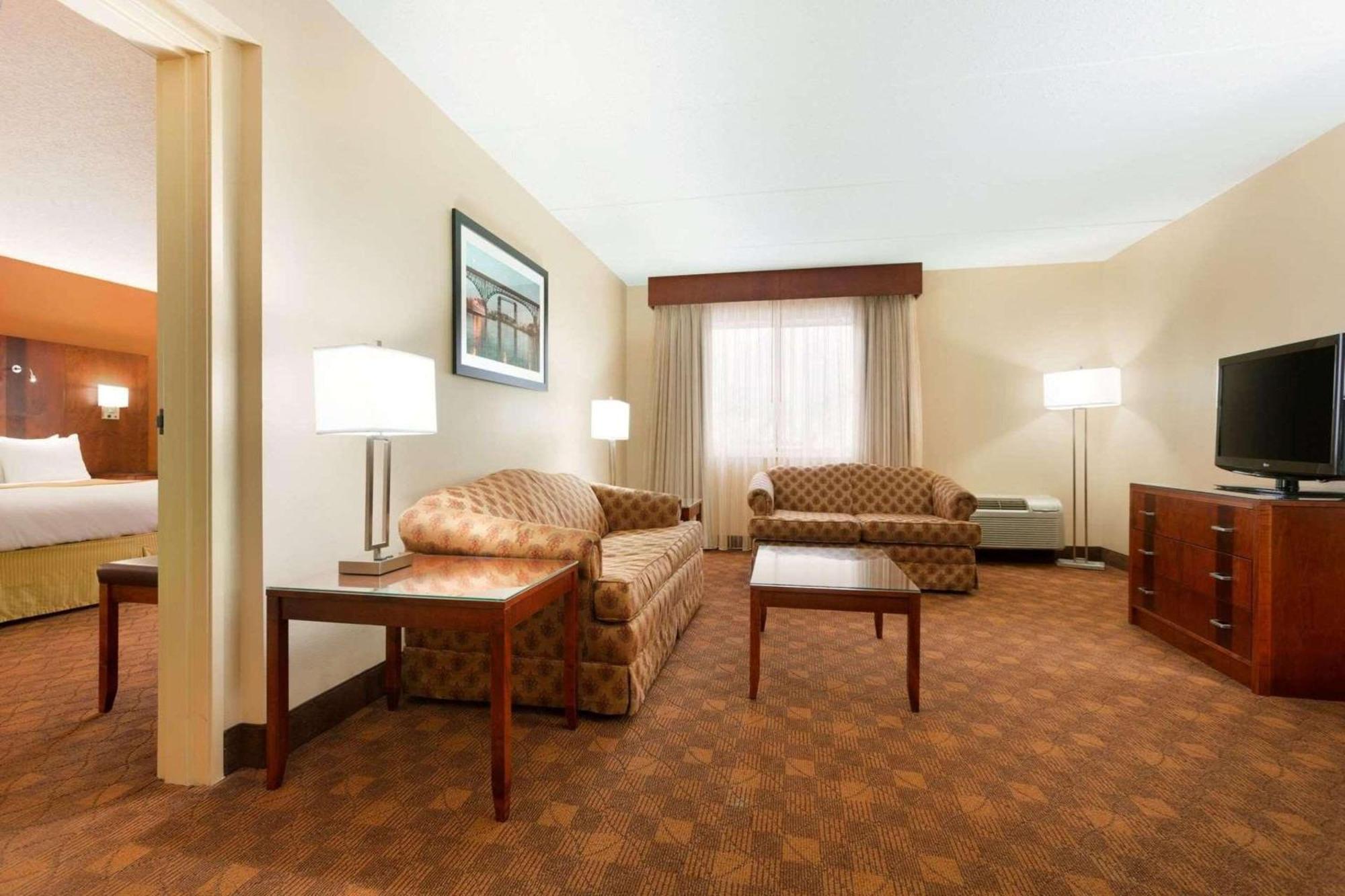 Radisson Akron-Fairlawn Copley Montrose Екстериор снимка