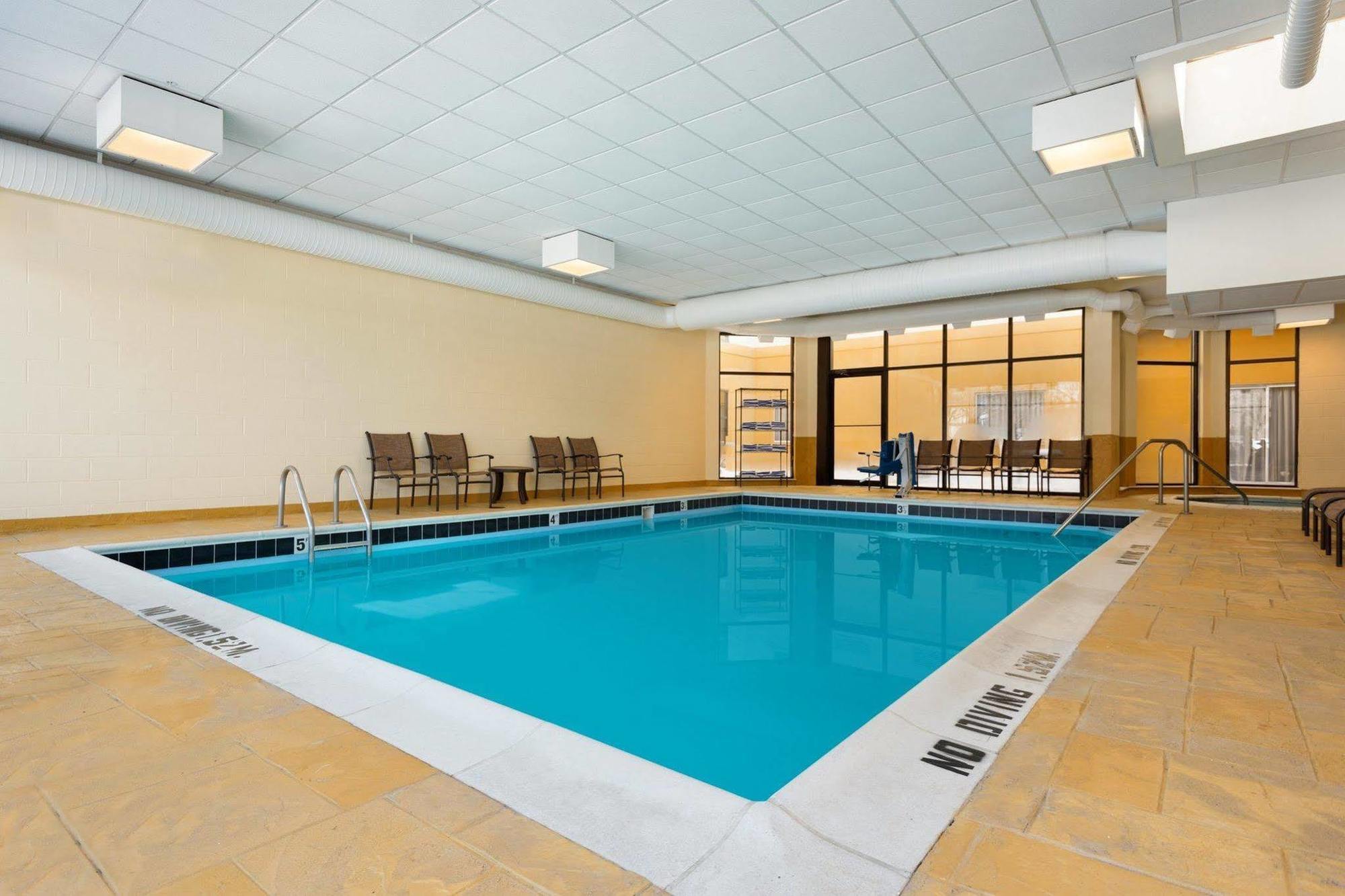 Radisson Akron-Fairlawn Copley Montrose Екстериор снимка
