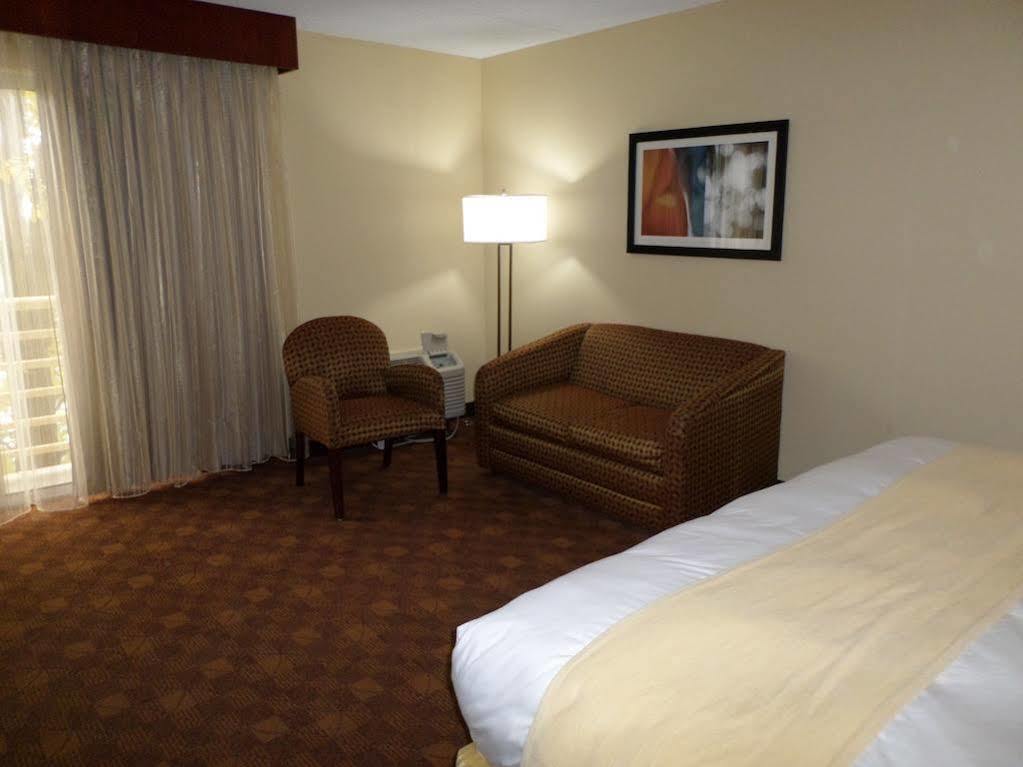 Radisson Akron-Fairlawn Copley Montrose Екстериор снимка