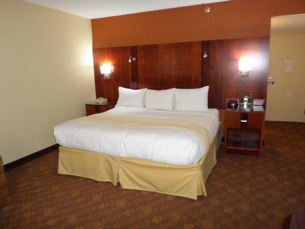Radisson Akron-Fairlawn Copley Montrose Екстериор снимка